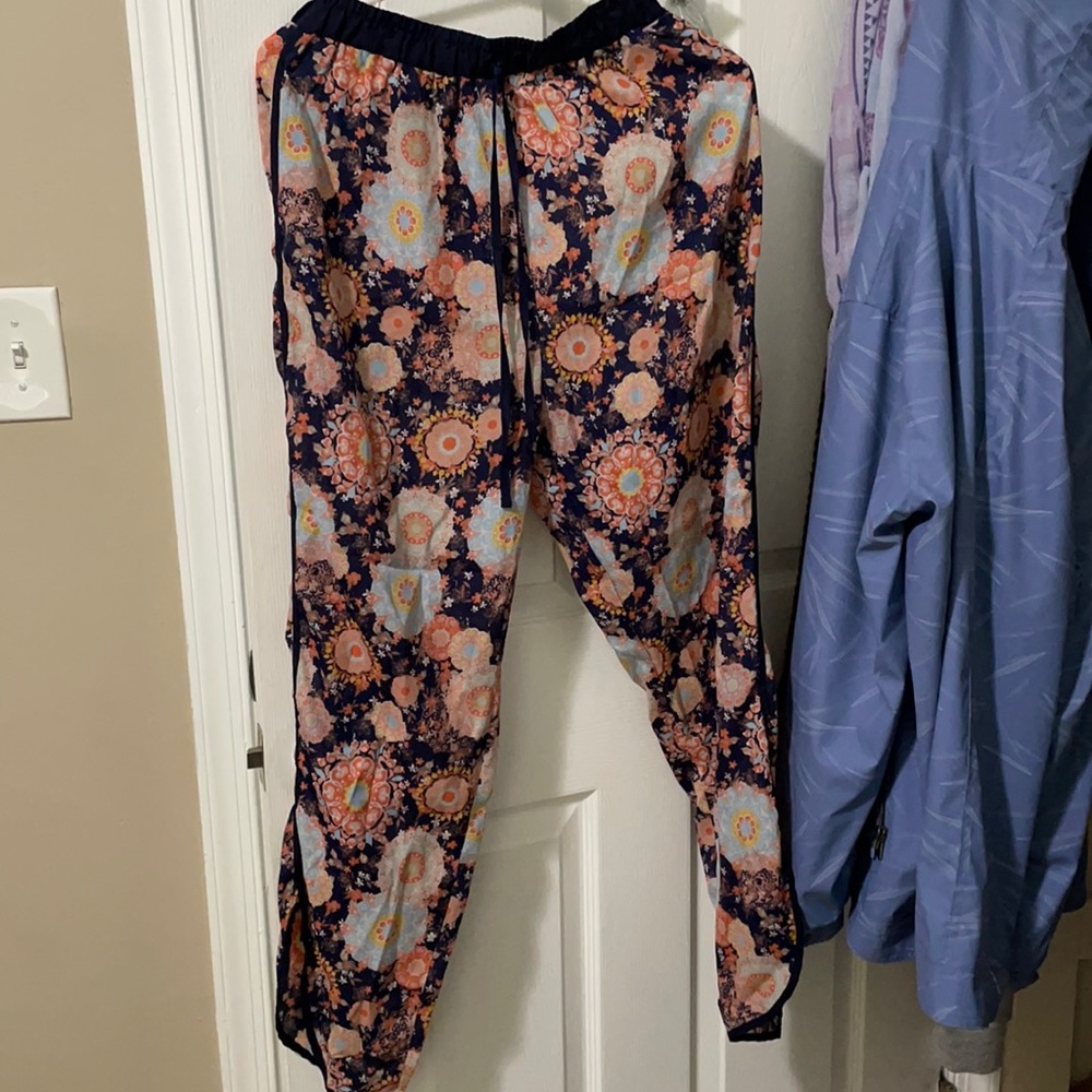 Lightweight Colorful joggers.